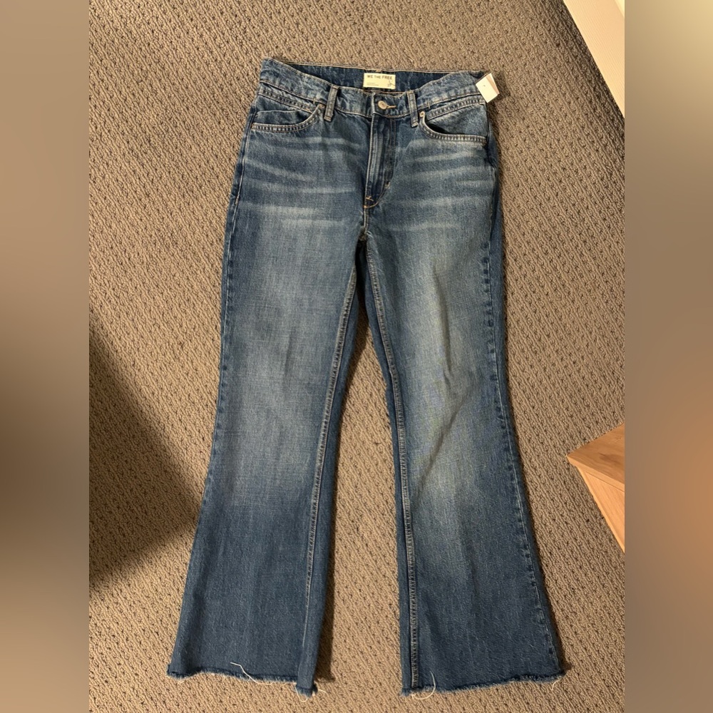 FREE PEOPLE We The Free Mid Rise Capri Flare Raw Hem Denim Size 27